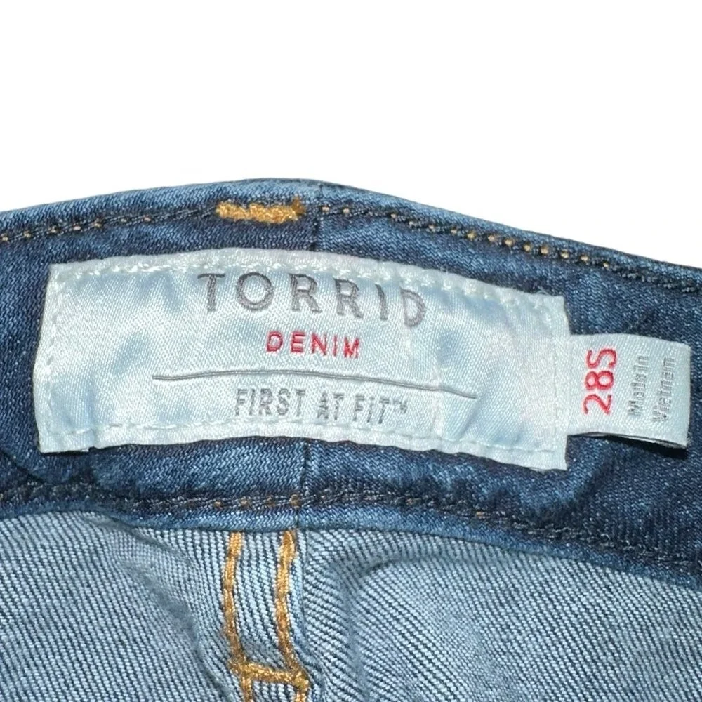 Women's Torrid Boyfriend Cut Cropped Denim Jeans Size 28S - Picture 5 of 7